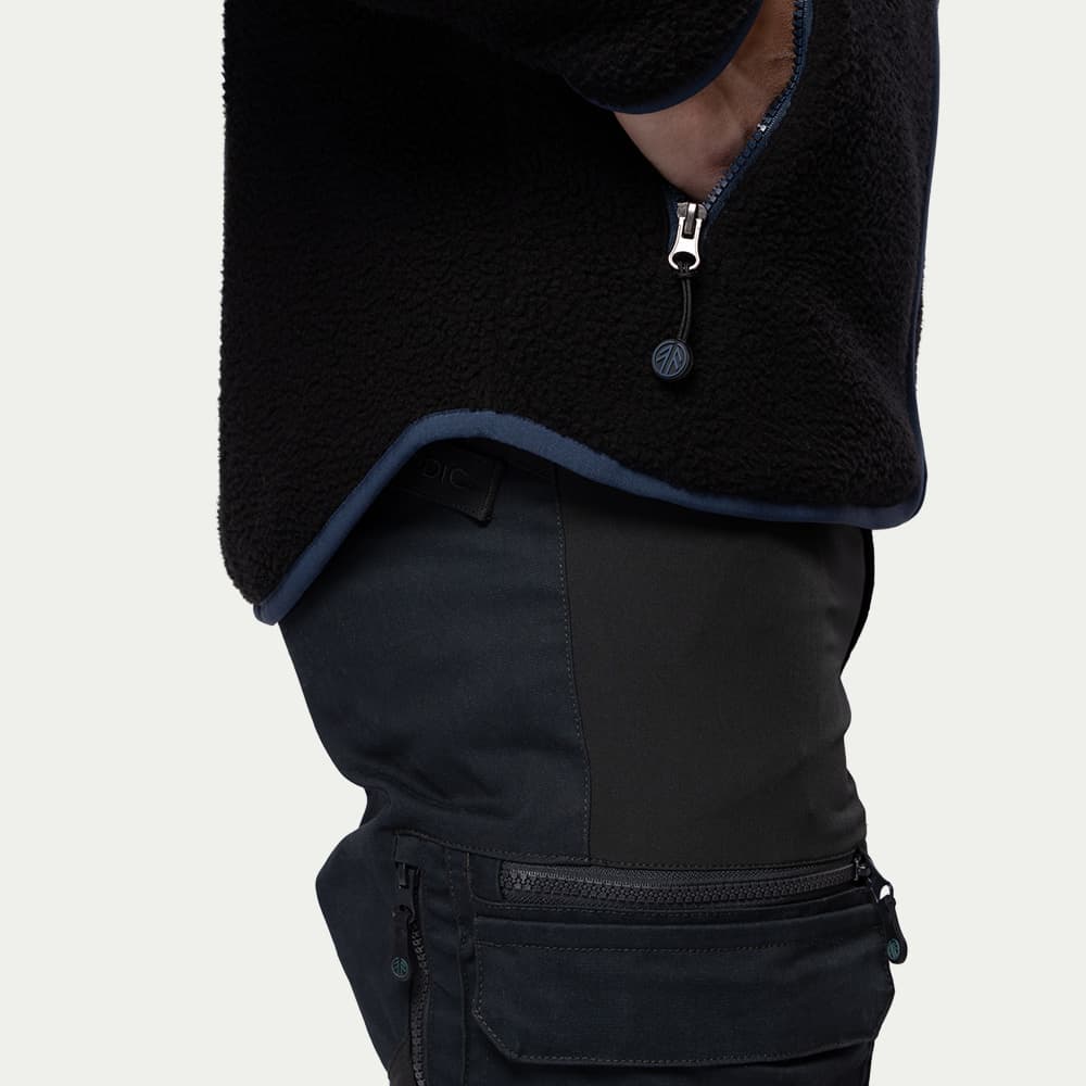 134_7e308367cb-bn308-m-black-blue-01-full