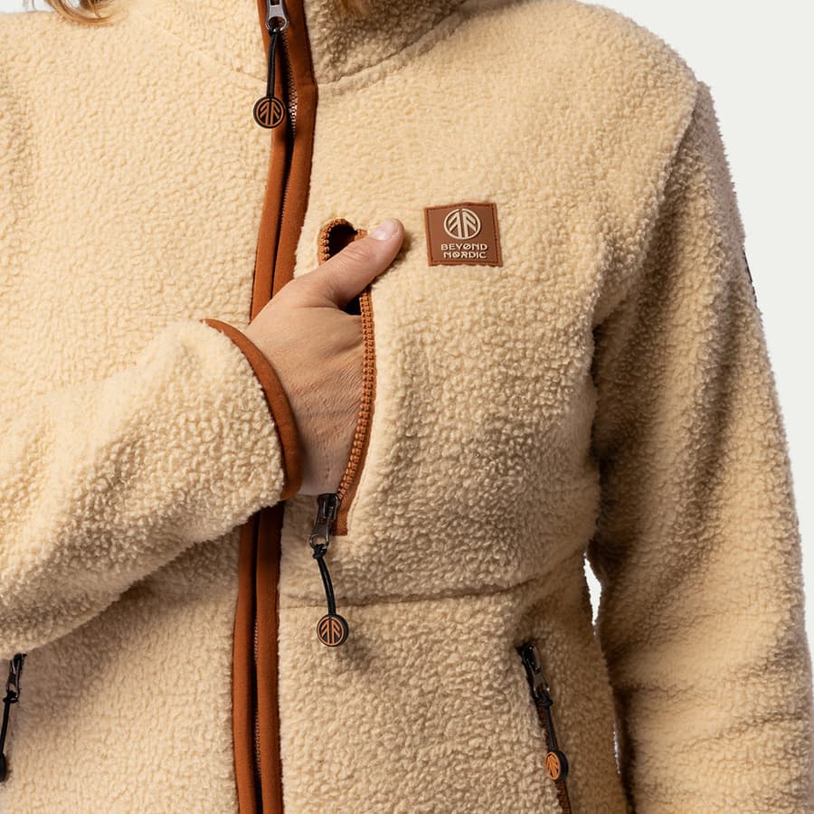 135_d3439700cc-bn308-w-beige-potters-02-square