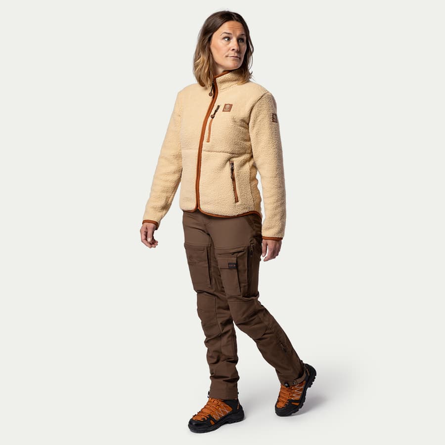 135_d4a38db72e-bn308-w-beige-potters-13-square