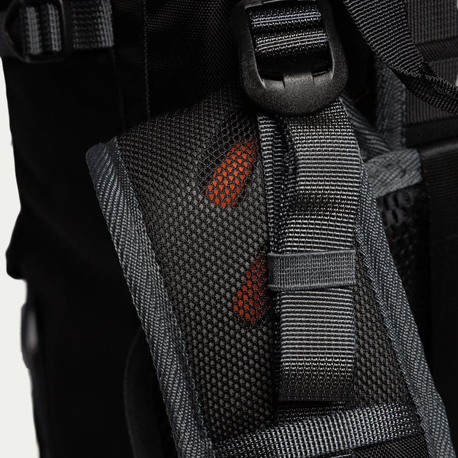 205_d61d8cb7f8-bn506-backpack-11-square
